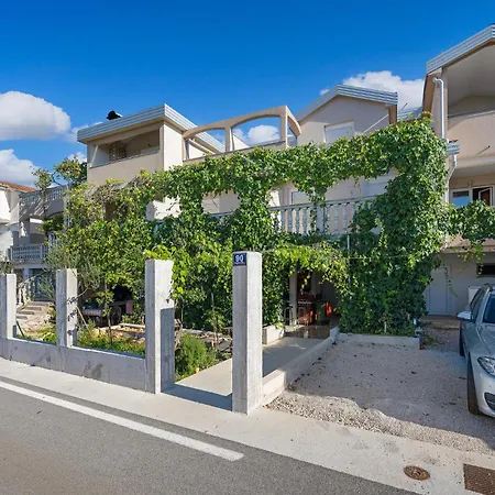 Nice Apartment In Pirovac With House Sea View