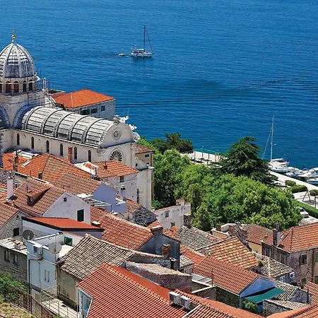 Lägenhet Beautiful In Pirovac