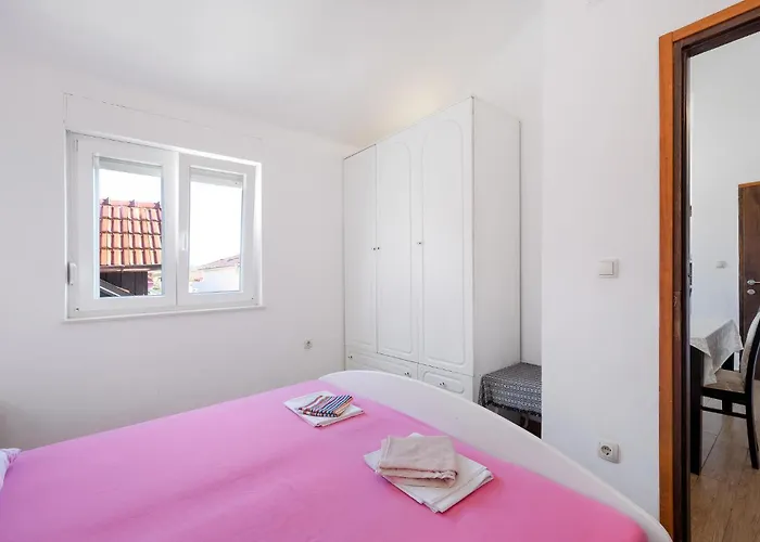 Appartement Beautiful In Pirovac